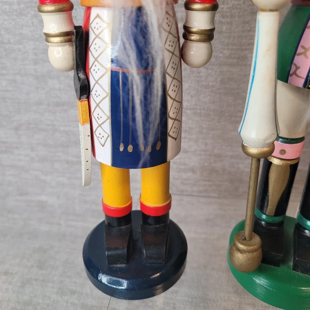 2 Wooden Nutcrackers Red Green Pink Multicolor 12